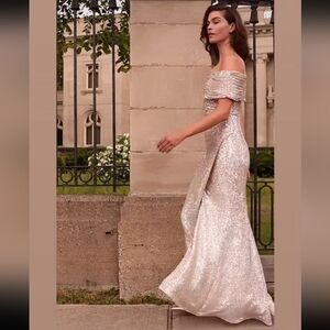 IEENA MACDUGGAL Size 2 Elegant Platinum Stunning Silvery Sequin Gown $399